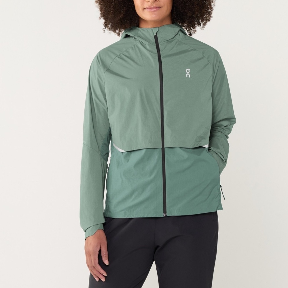 $200 Unworn ON Women's Run On Clouds Core Hooded Jacket in Olive